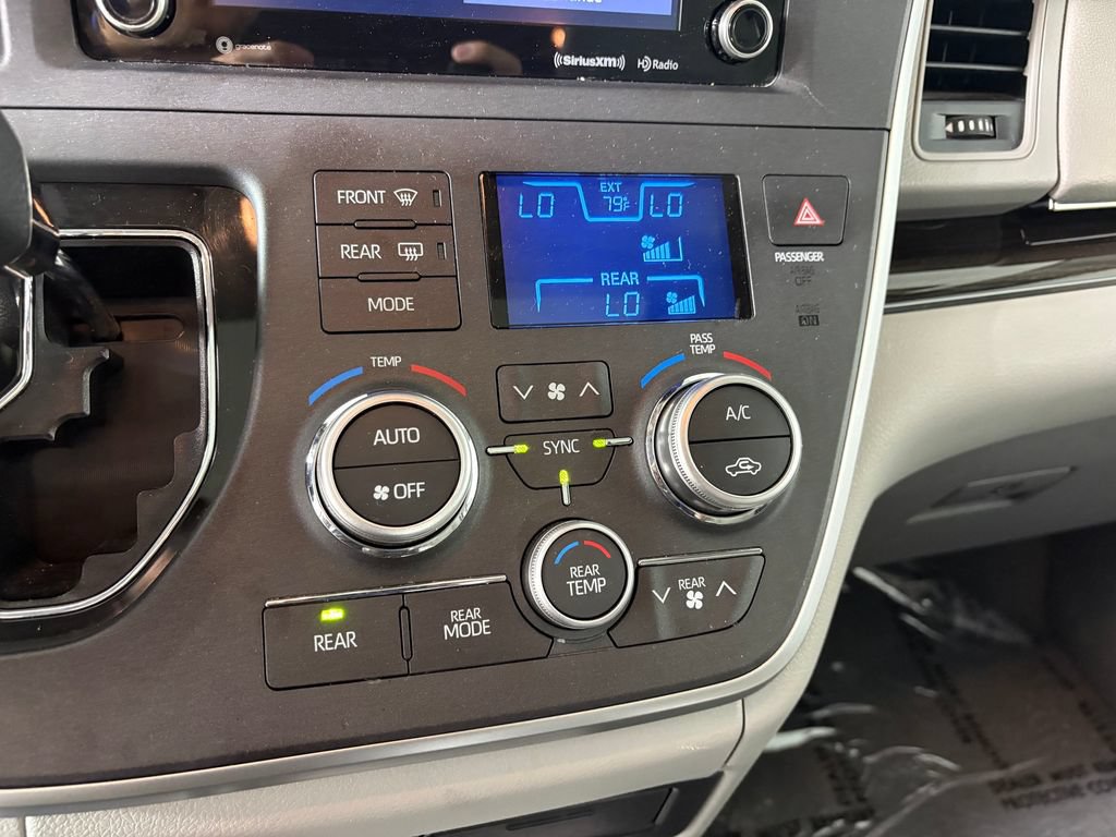 Used 2020 Toyota Sienna XLE FWD image 20