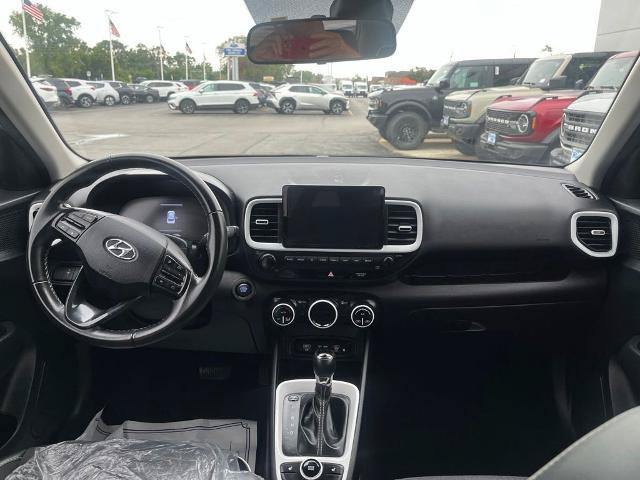 Used 2023 Hyundai Venue Limited FWD image 13