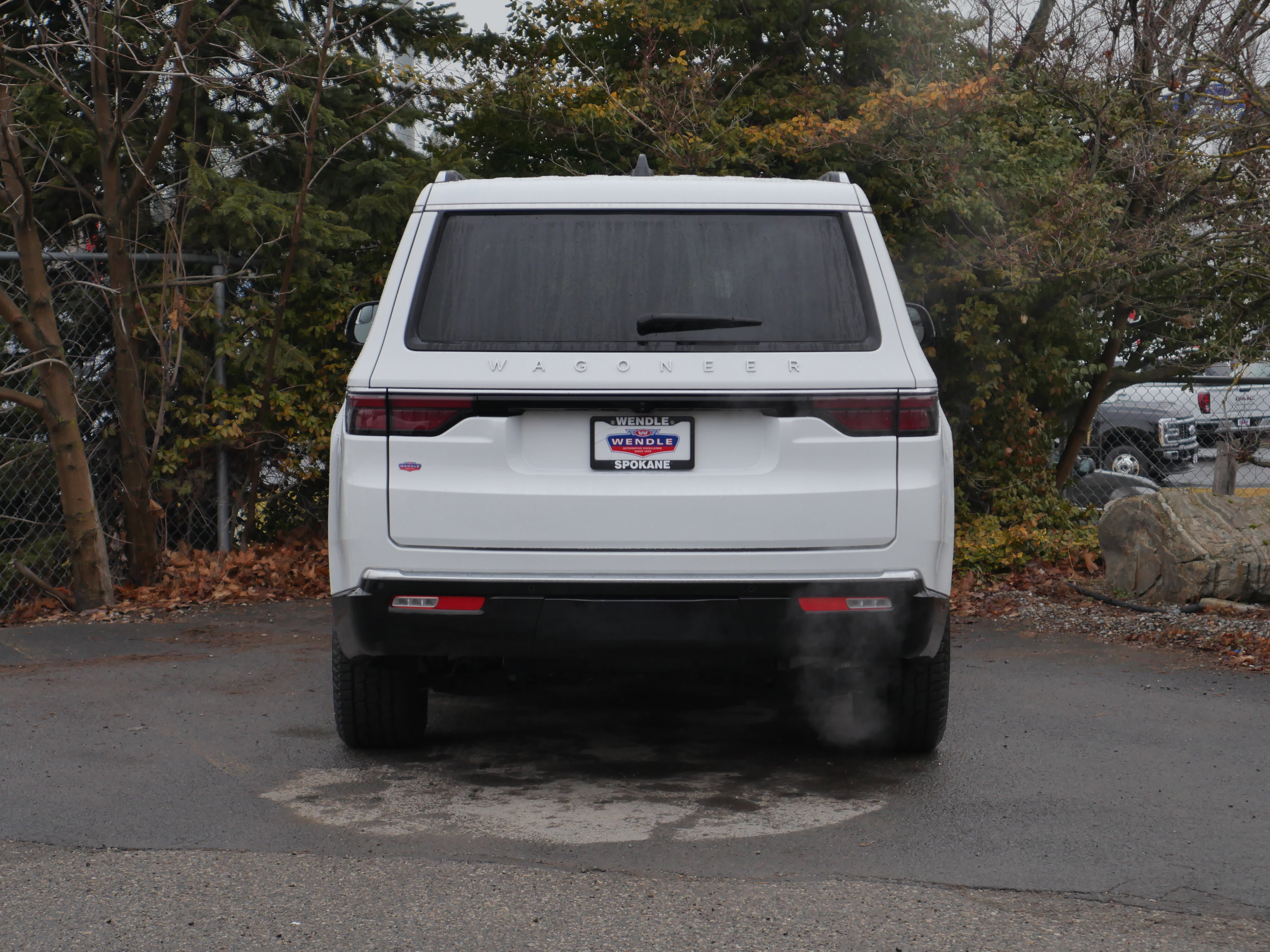 Used 2024 Jeep Wagoneer 4WD image 2