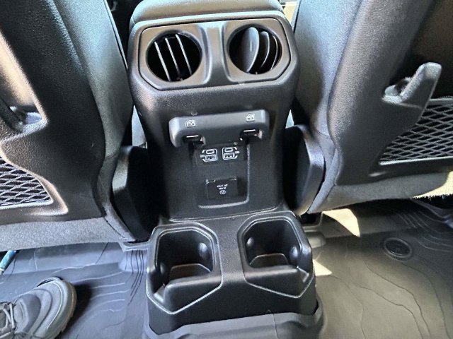 Used 2026 Jeep Wrangler Unlimited Rubicon AWD/4WD image 16