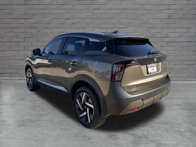 Used 2025 Nissan Kicks SV w/ SV Premium Package FWD image 6