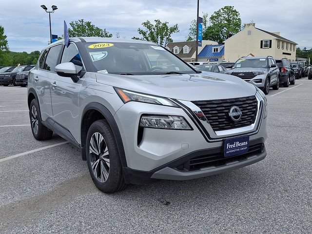 Used 2023 Nissan Rogue SV AWD/4WD image 2