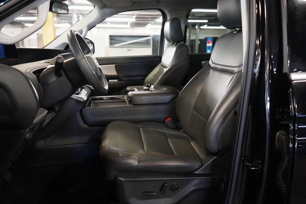 Certified 2025 Ford Expedition Active AWD/4WD image 17