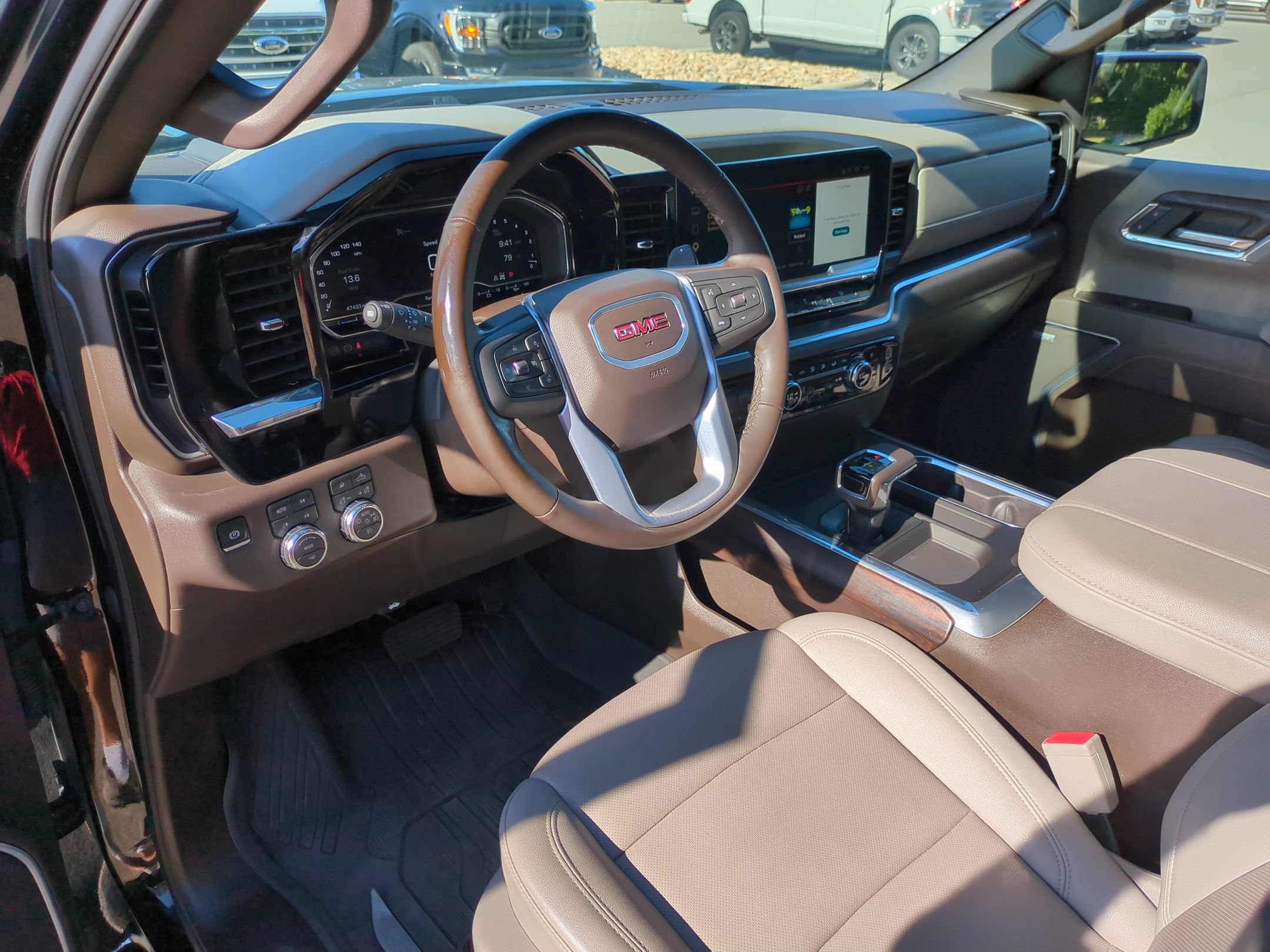 Used 2025 GMC Sierra 1500 SLT w/ SLT Premium Plus Package AWD/4WD image 16