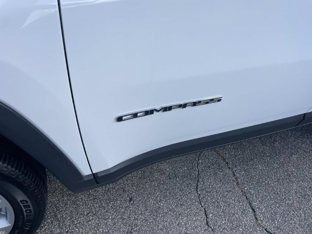 Used 2023 Jeep Compass Latitude w/ Sun and Sound Group AWD/4WD image 17