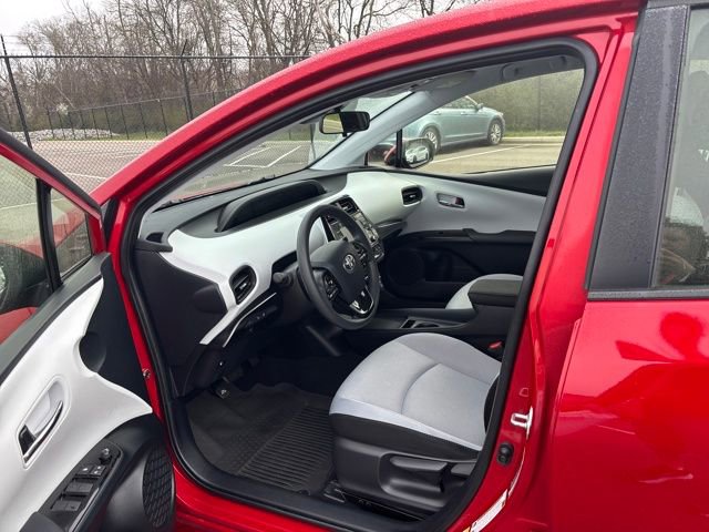 Used 2021 Toyota Prius LE image 15