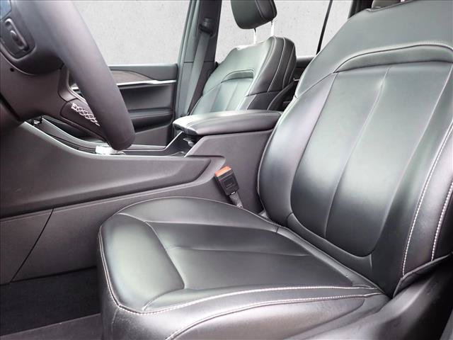 Used 2024 Jeep Grand Cherokee L Limited w/ Black Appearance Package AWD/4WD image 13
