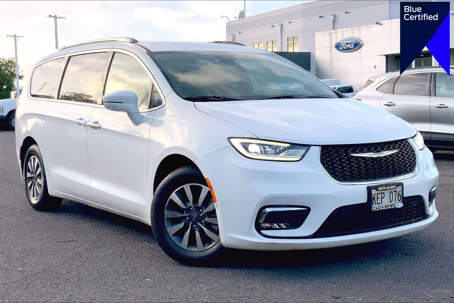 Used 2021 Chrysler Pacifica Touring-L image 1