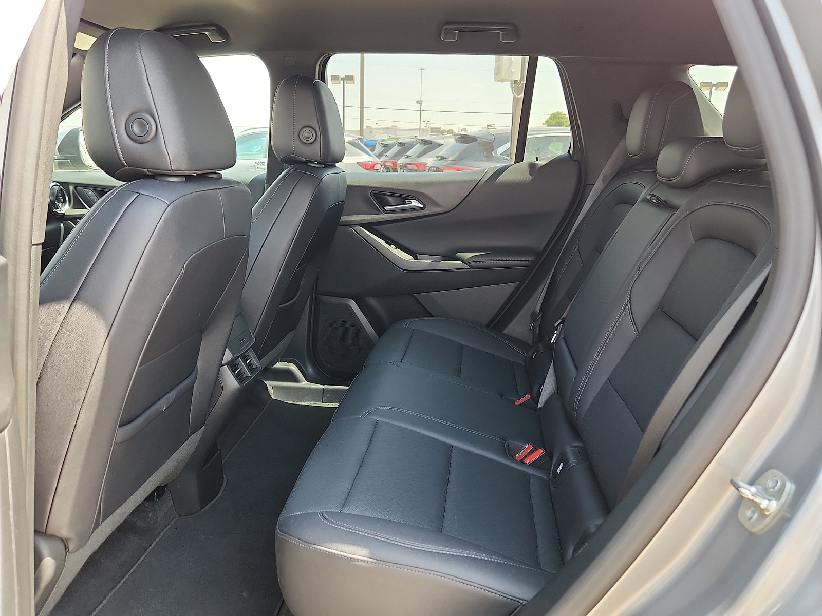 Used 2025 Chevrolet Equinox LT w/ Convenience Package II FWD image 9