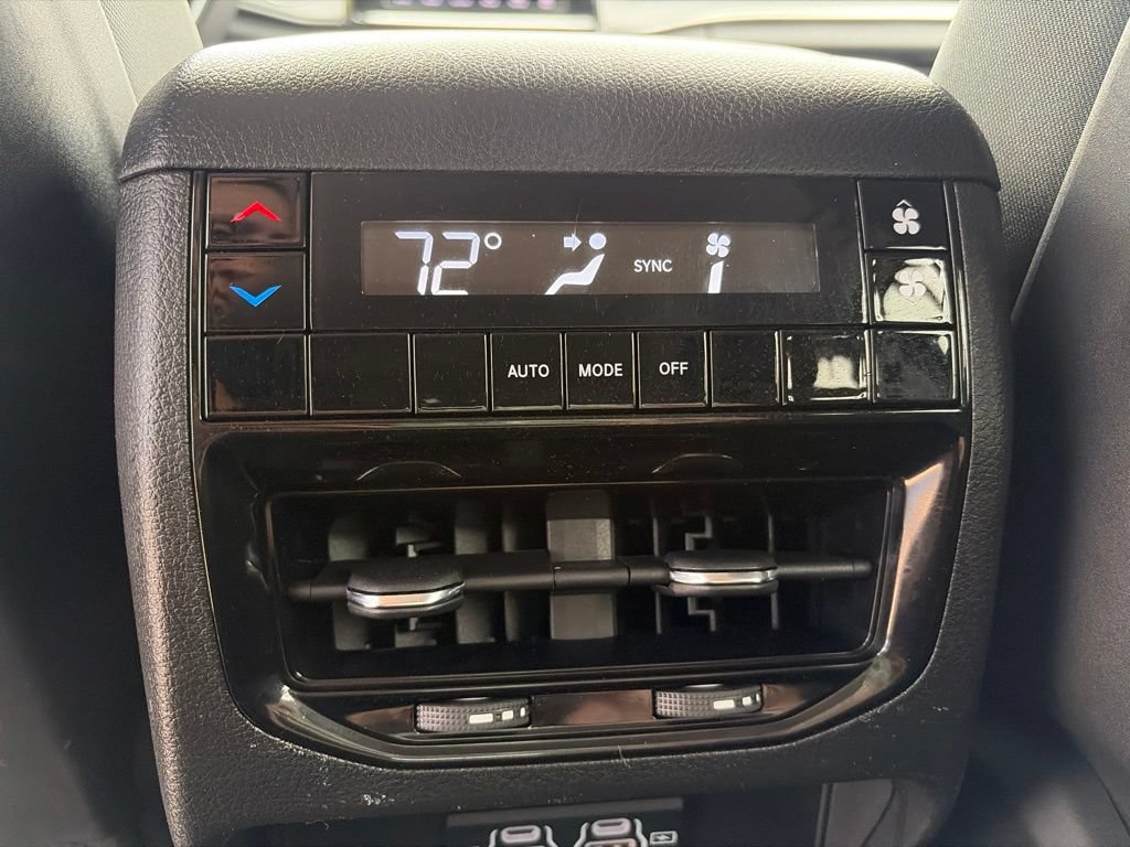 Used 2023 Jeep Grand Cherokee L Laredo RWD image 20