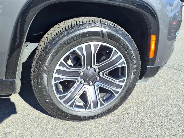 Used 2024 Jeep Wagoneer Series II w/ Flexible Seating Group image 7