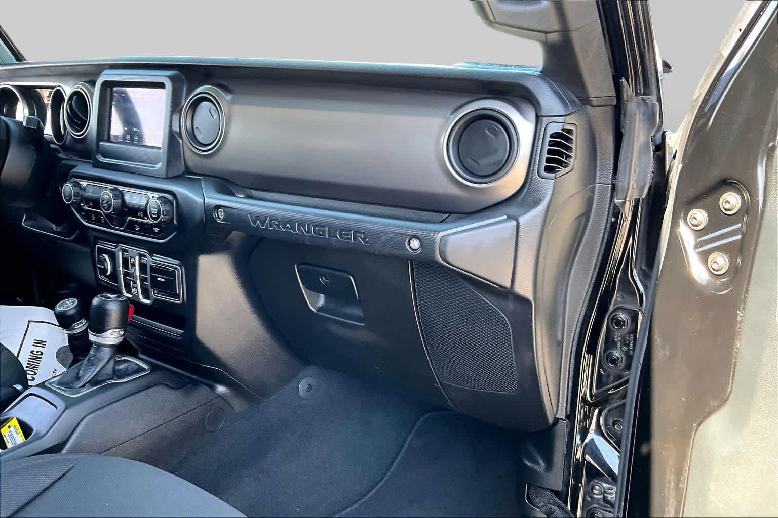Used 2018 Jeep Wrangler Unlimited Sport S AWD/4WD image 16