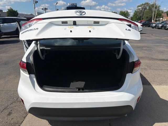 Used 2025 Toyota Corolla LE FWD image 9
