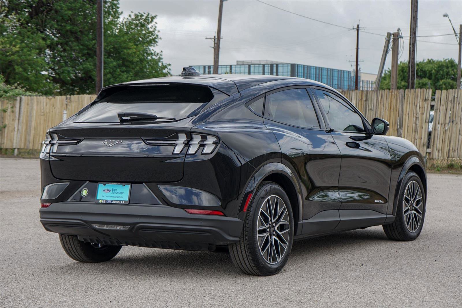 Certified 2025 Ford Mustang Mach-E Premium AWD/4WD image 3