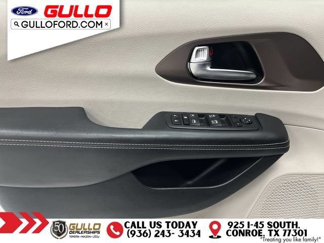 Used 2023 Chrysler Voyager LX FWD image 19