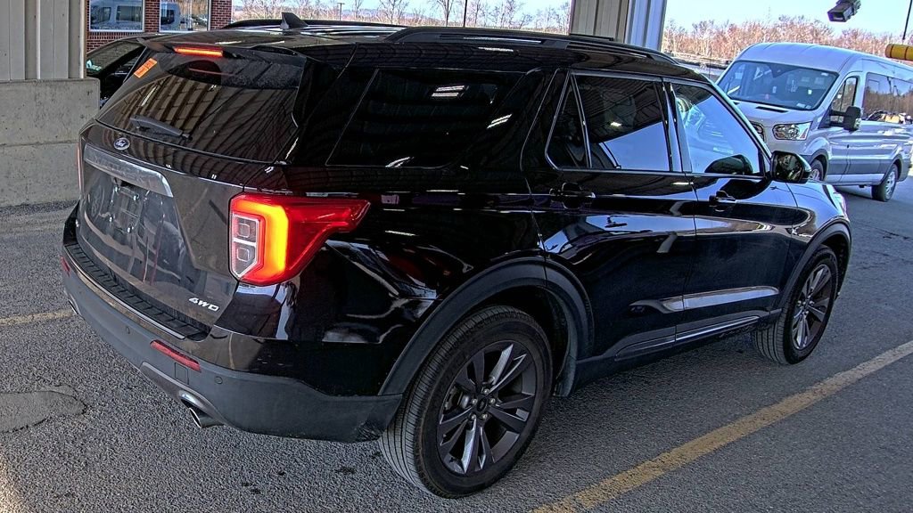 Certified 2022 Ford Explorer XLT w/ Equipment Group 202A AWD/4WD image 4