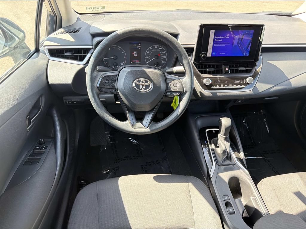 Used 2025 Toyota Corolla LE FWD image 9