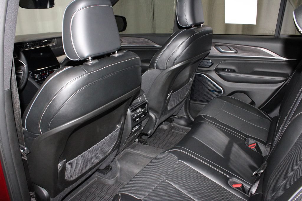 Used 2023 Jeep Grand Cherokee Overland AWD/4WD image 22