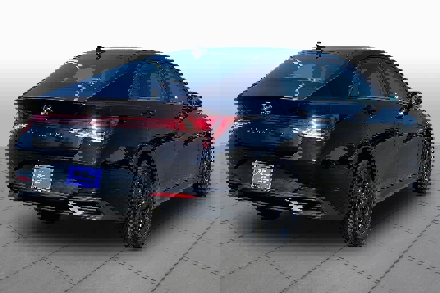 Used 2022 Hyundai Elantra SEL image 3