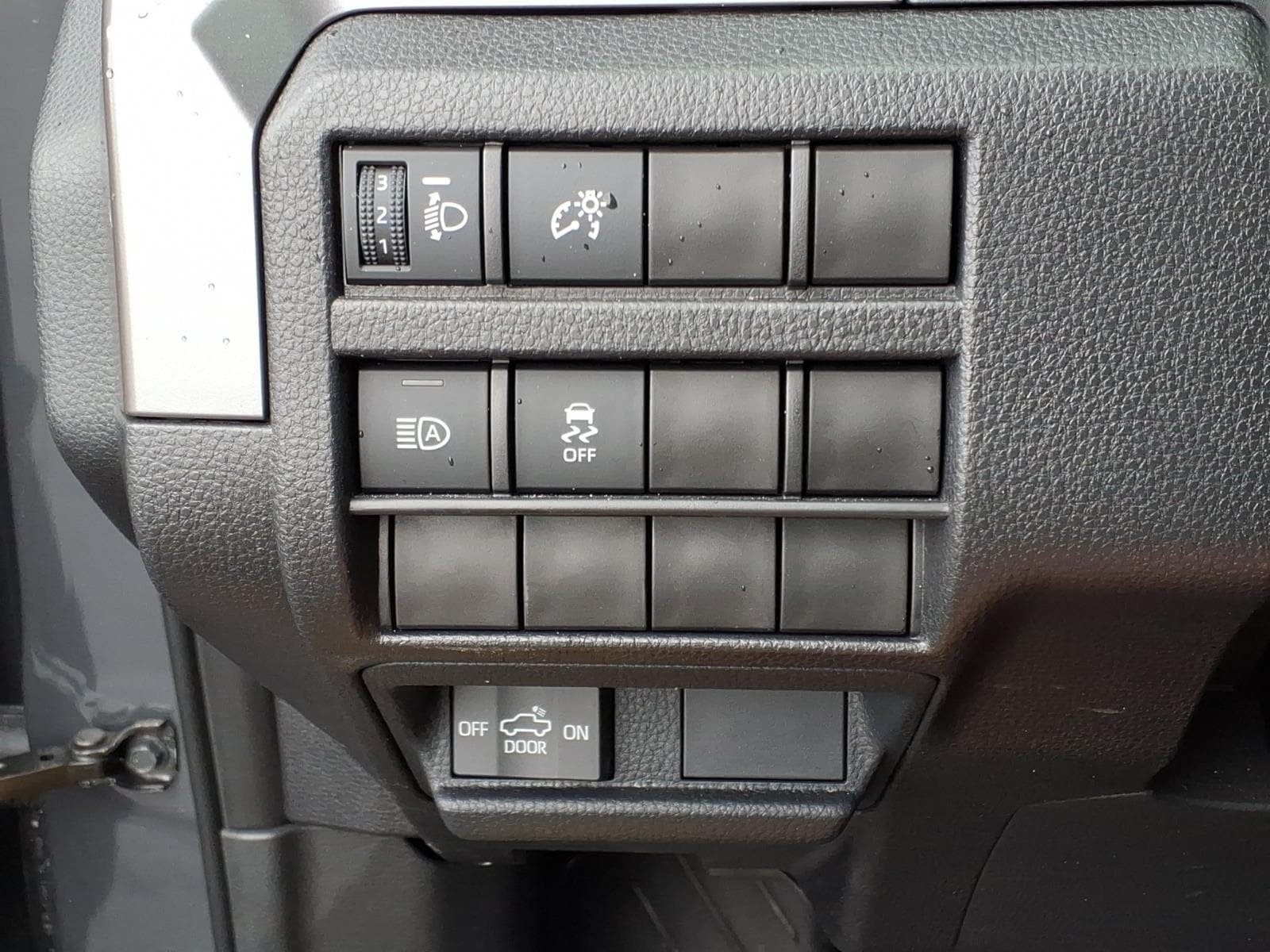 Used 2025 Toyota Tacoma SR5 AWD/4WD image 22
