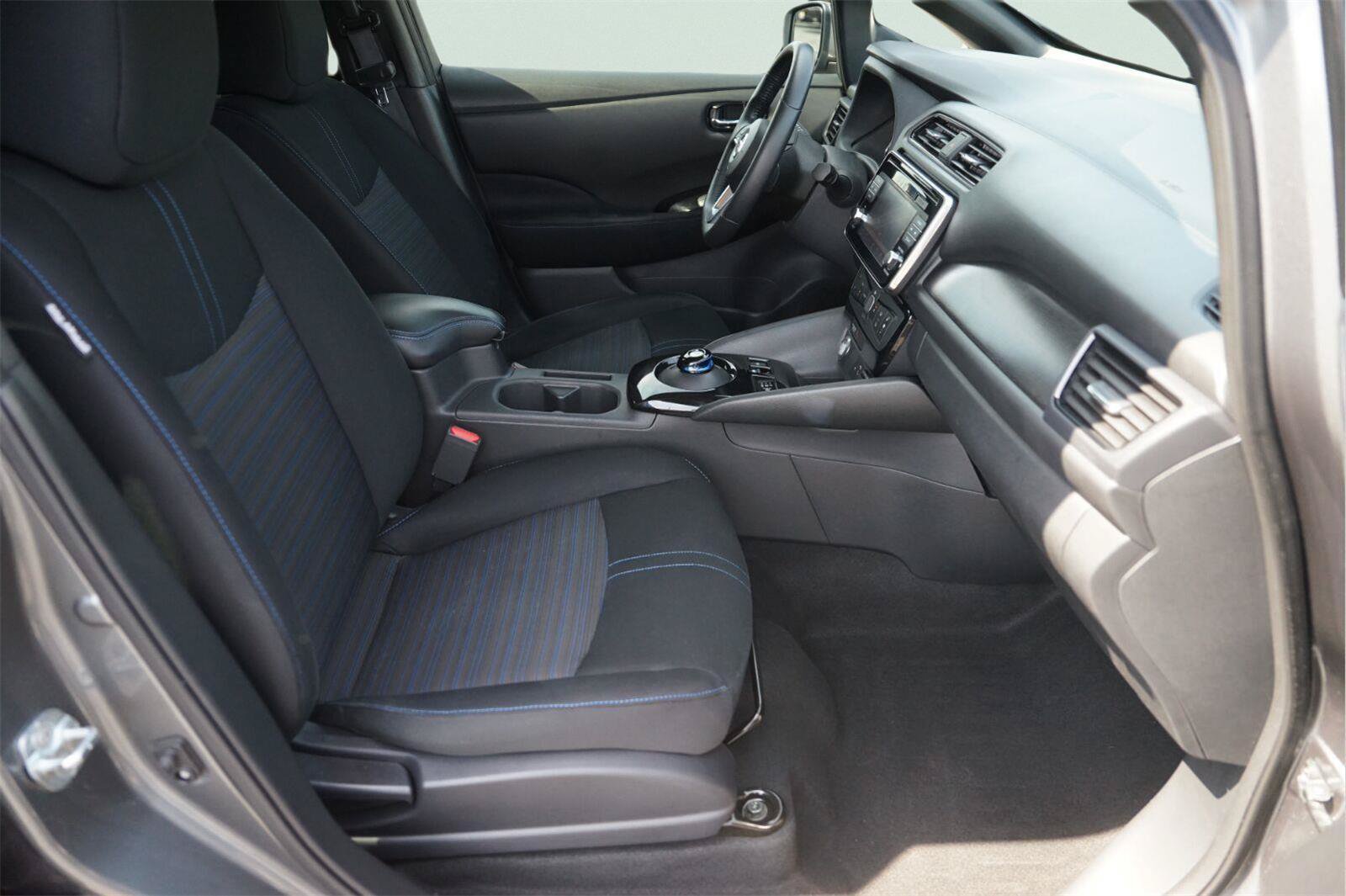 Used 2018 Nissan Leaf SV FWD image 18