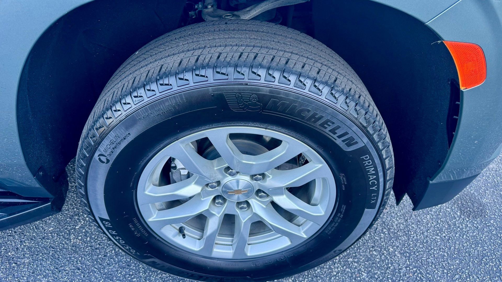 Used 2024 Chevrolet Suburban LT image 4