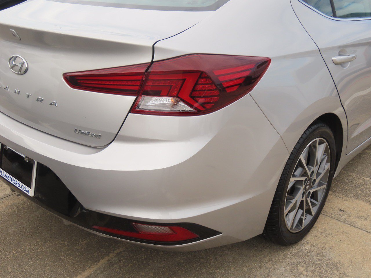 Used 2020 Hyundai Elantra Limited w/ Ultimate Package 03 FWD image 12