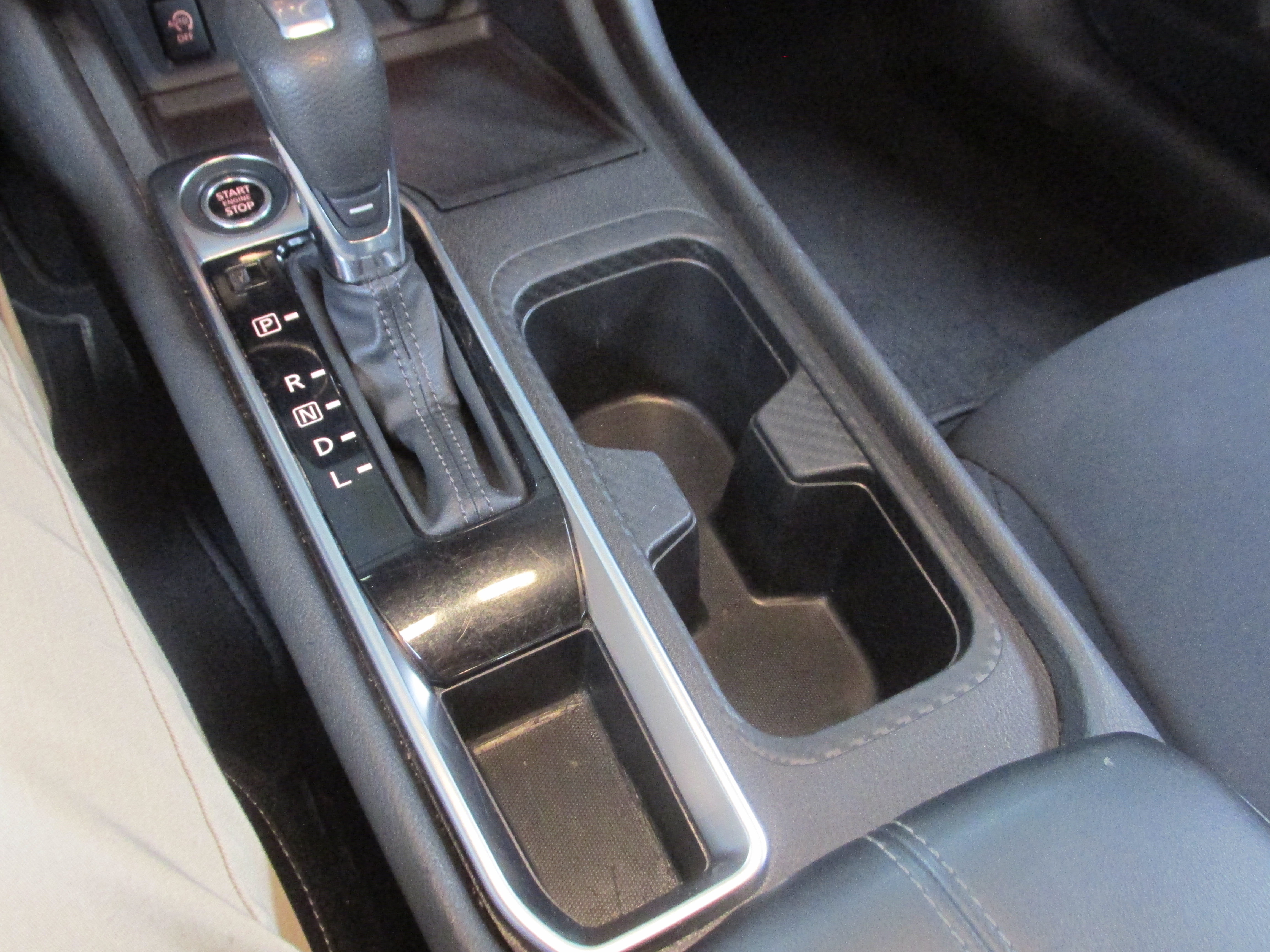 Used 2024 Nissan Sentra SV FWD image 35