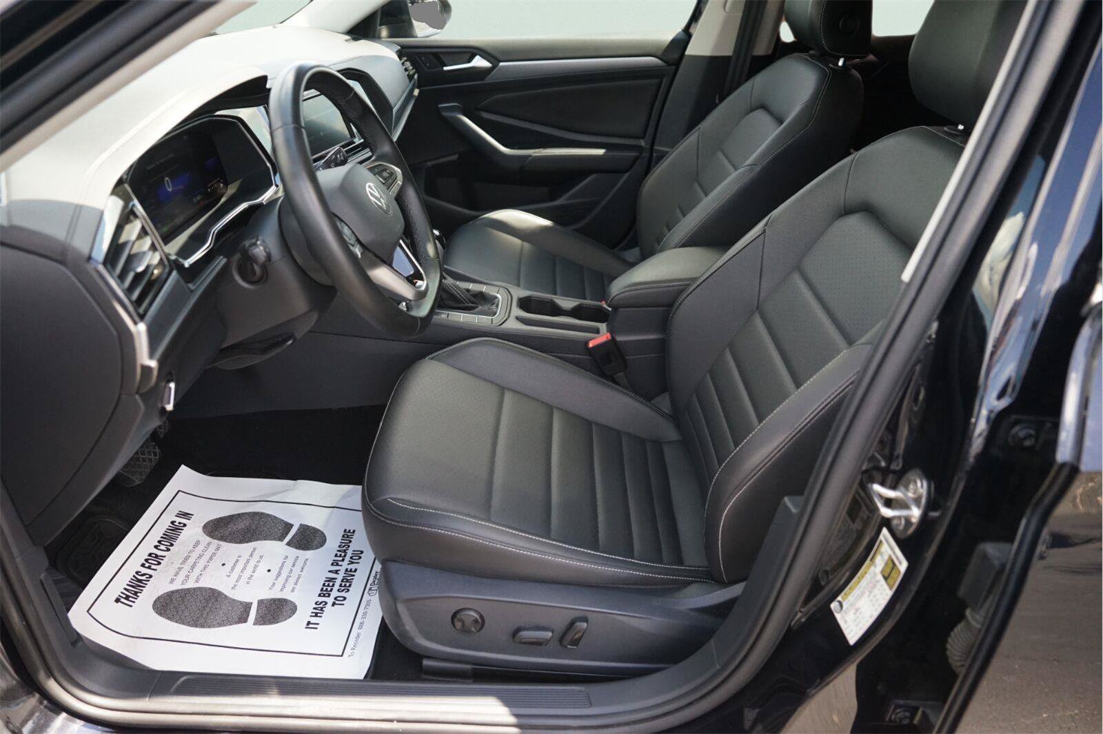 Used 2022 Volkswagen Jetta SE FWD image 9