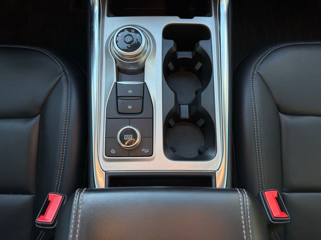 Certified 2022 Ford Explorer XLT w/ Equipment Group 202A image 19