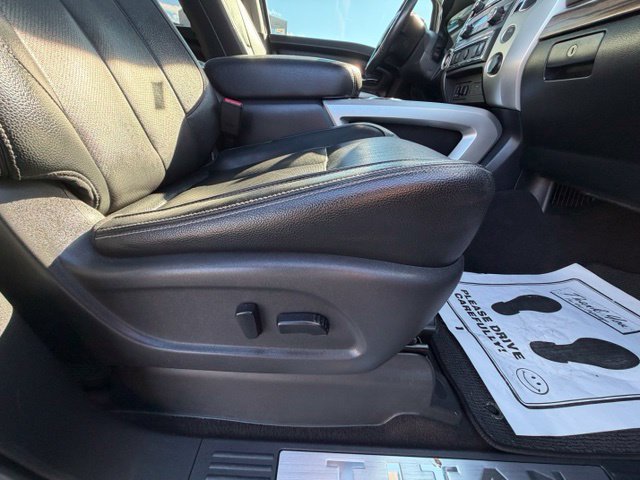 Used 2020 Nissan Titan SL w/ Moonroof Package RWD image 23