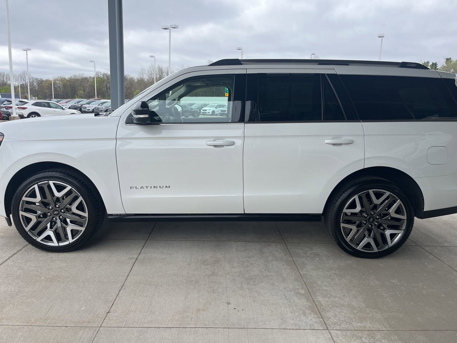 Certified 2025 Ford Expedition Platinum w/ Platinum Ultimate Package AWD/4WD image 2