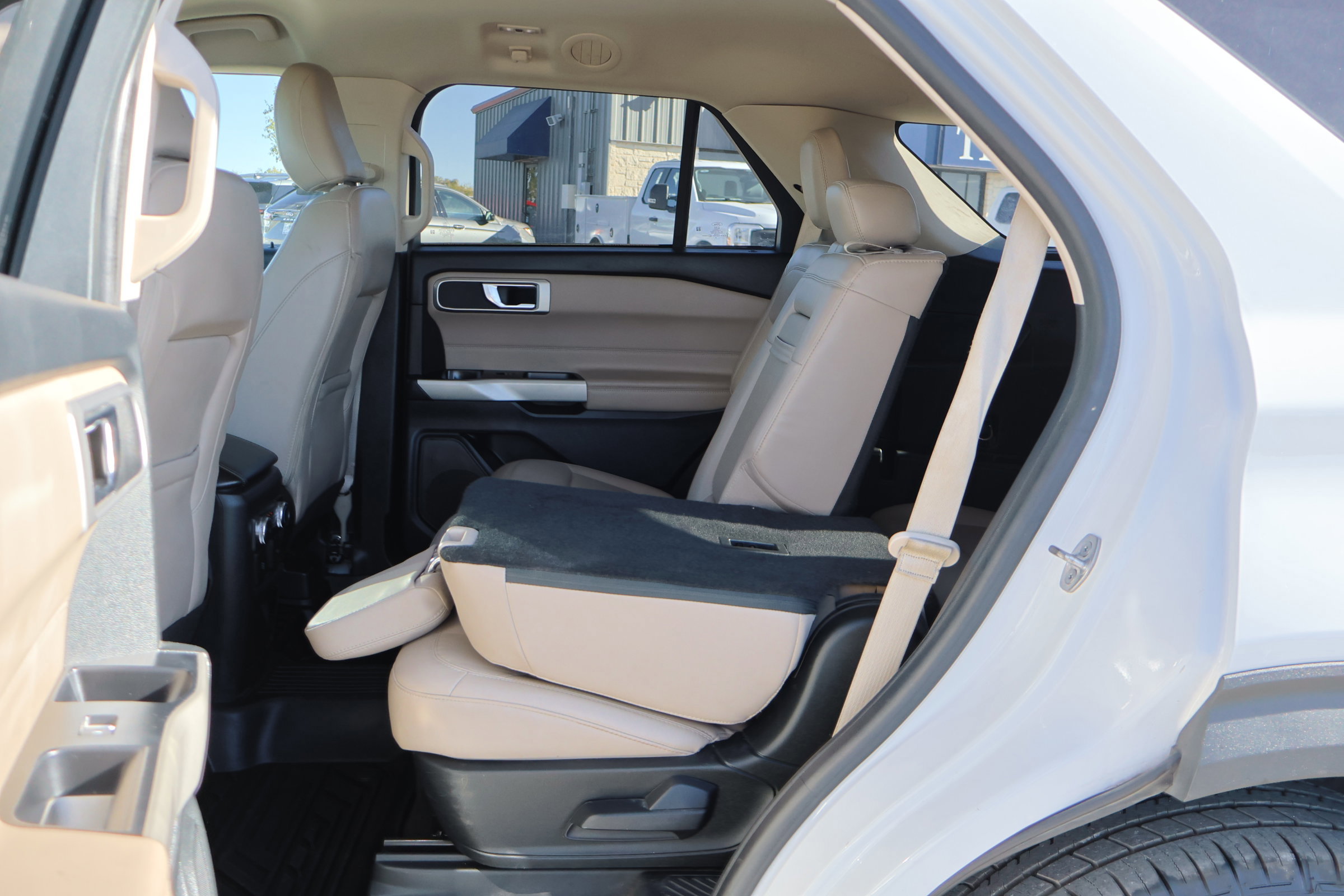 Certified 2022 Ford Explorer XLT w/ Equipment Group 202A image 31