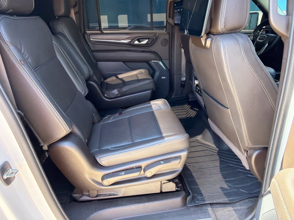 Used 2023 GMC Yukon XL Denali AWD/4WD image 14