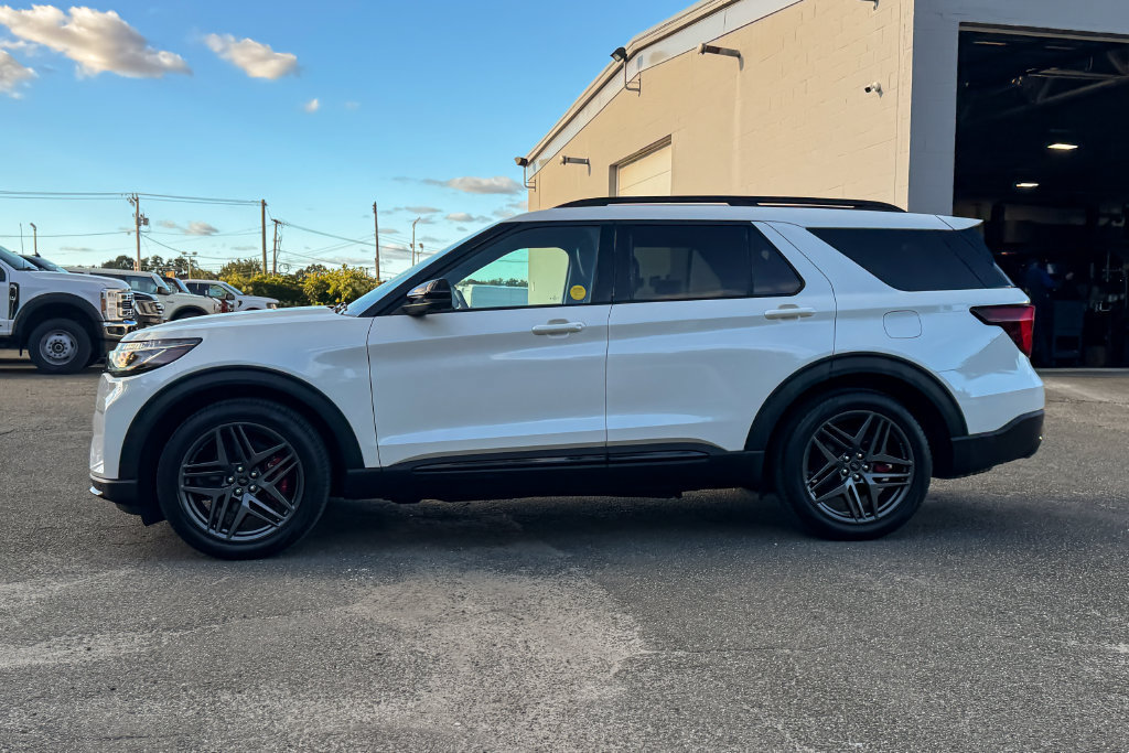 Certified 2025 Ford Explorer ST AWD/4WD image 6