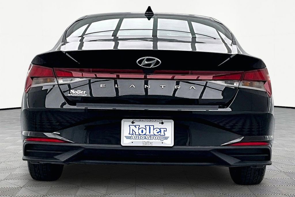 Used 2022 Hyundai Elantra SEL FWD image 4