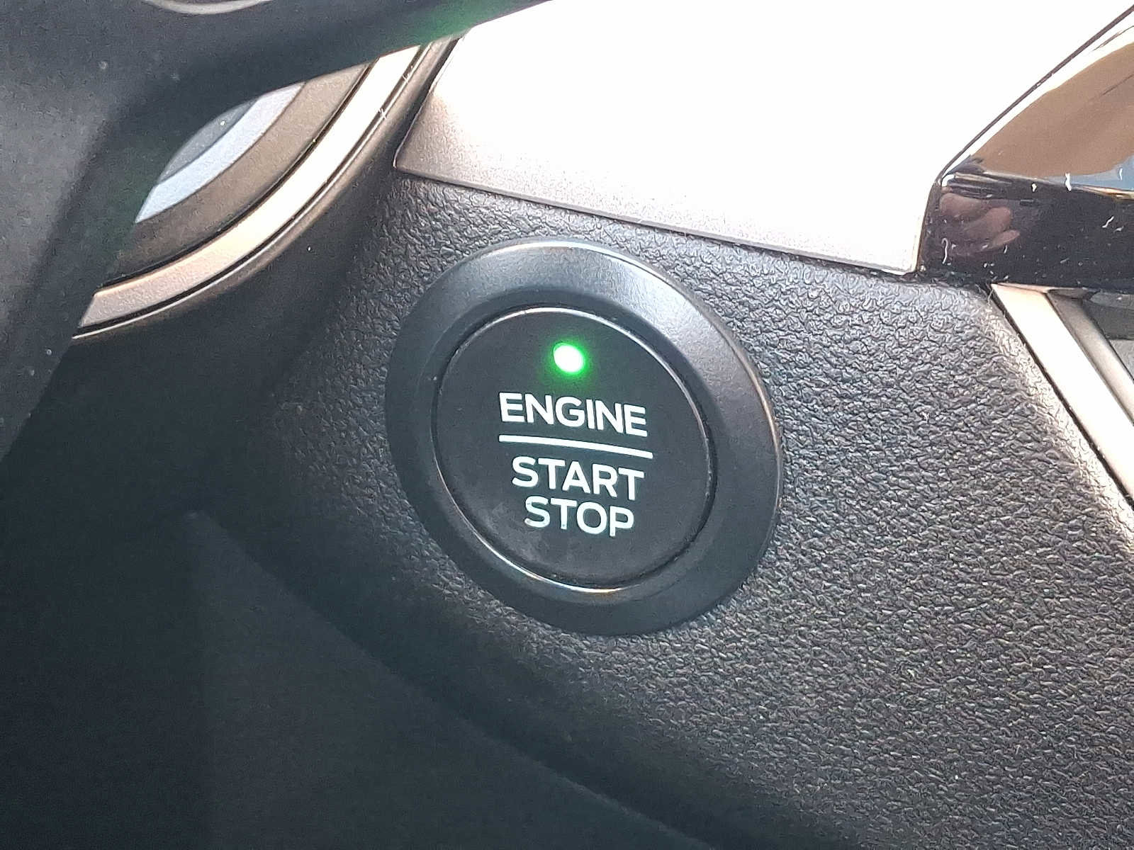 Certified 2020 Ford Escape SE Sport image 25