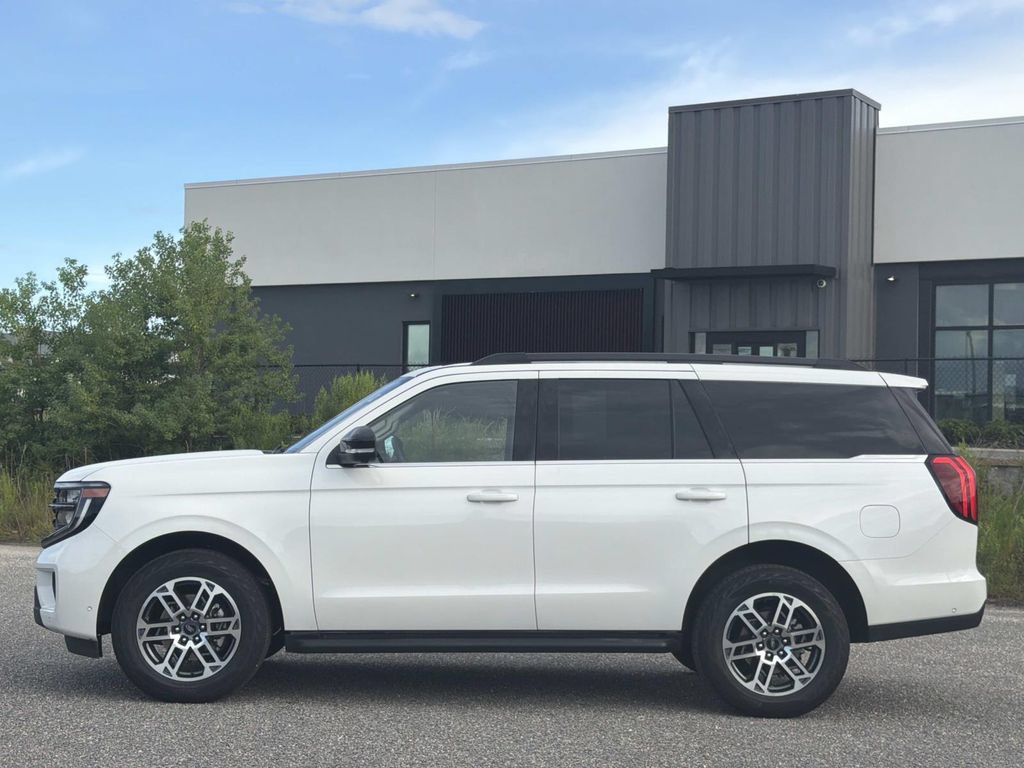Certified 2025 Ford Expedition Active AWD/4WD image 7
