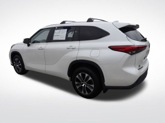 Used 2021 Toyota Highlander XLE AWD/4WD image 8