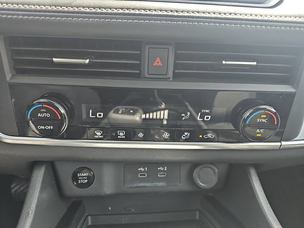 Used 2024 Nissan Rogue SV AWD/4WD image 23