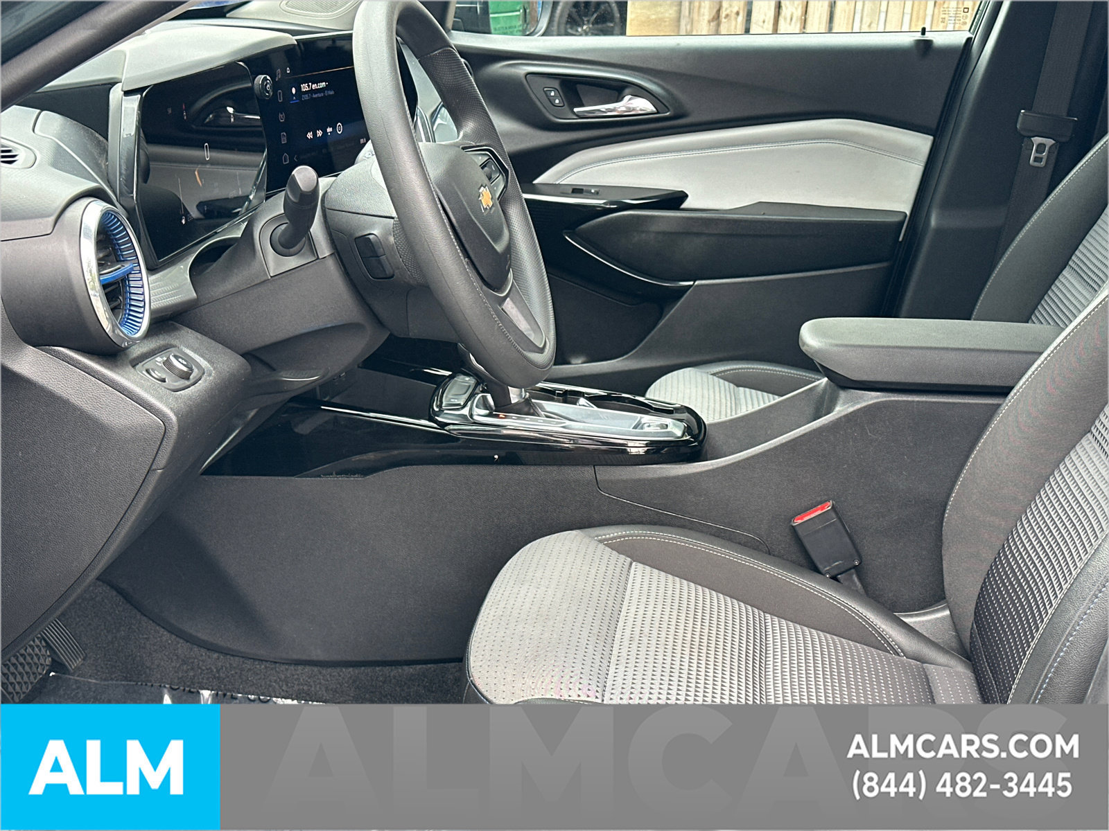 Used 2025 Chevrolet Trax LT FWD image 11