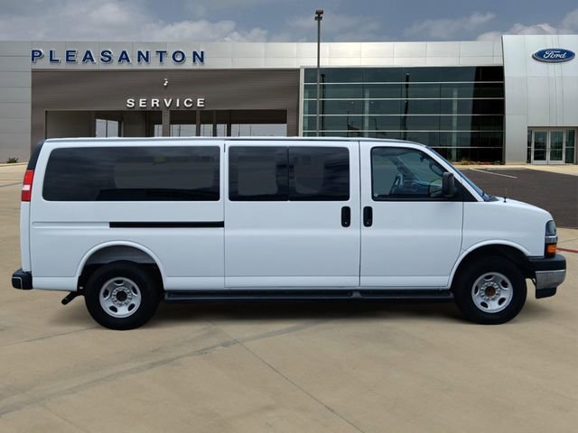 Used 2025 Chevrolet Express 3500 LT w/ LT Preferred Equipment Group RWD image 6