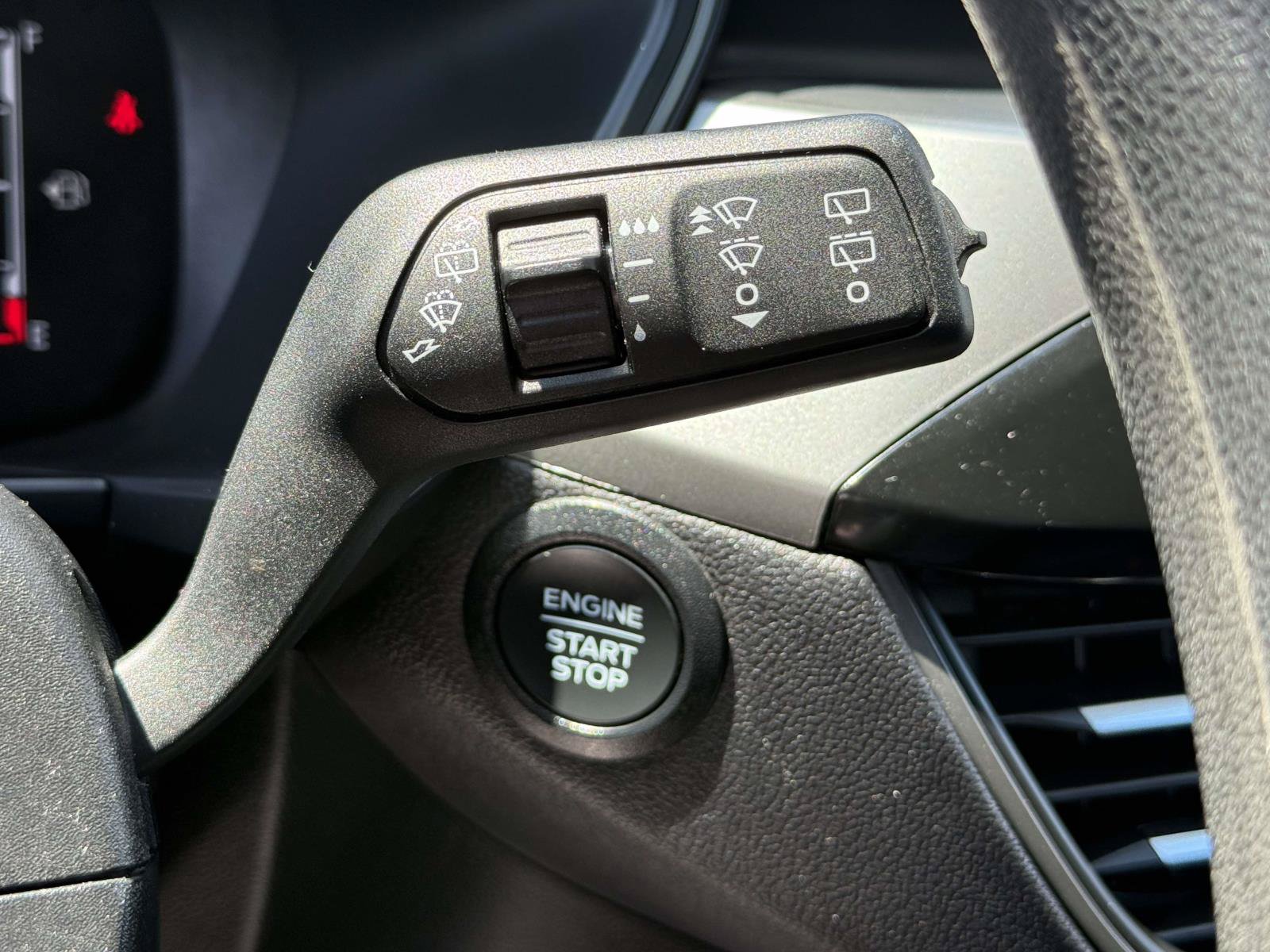 Certified 2025 Ford Escape Active AWD/4WD image 19