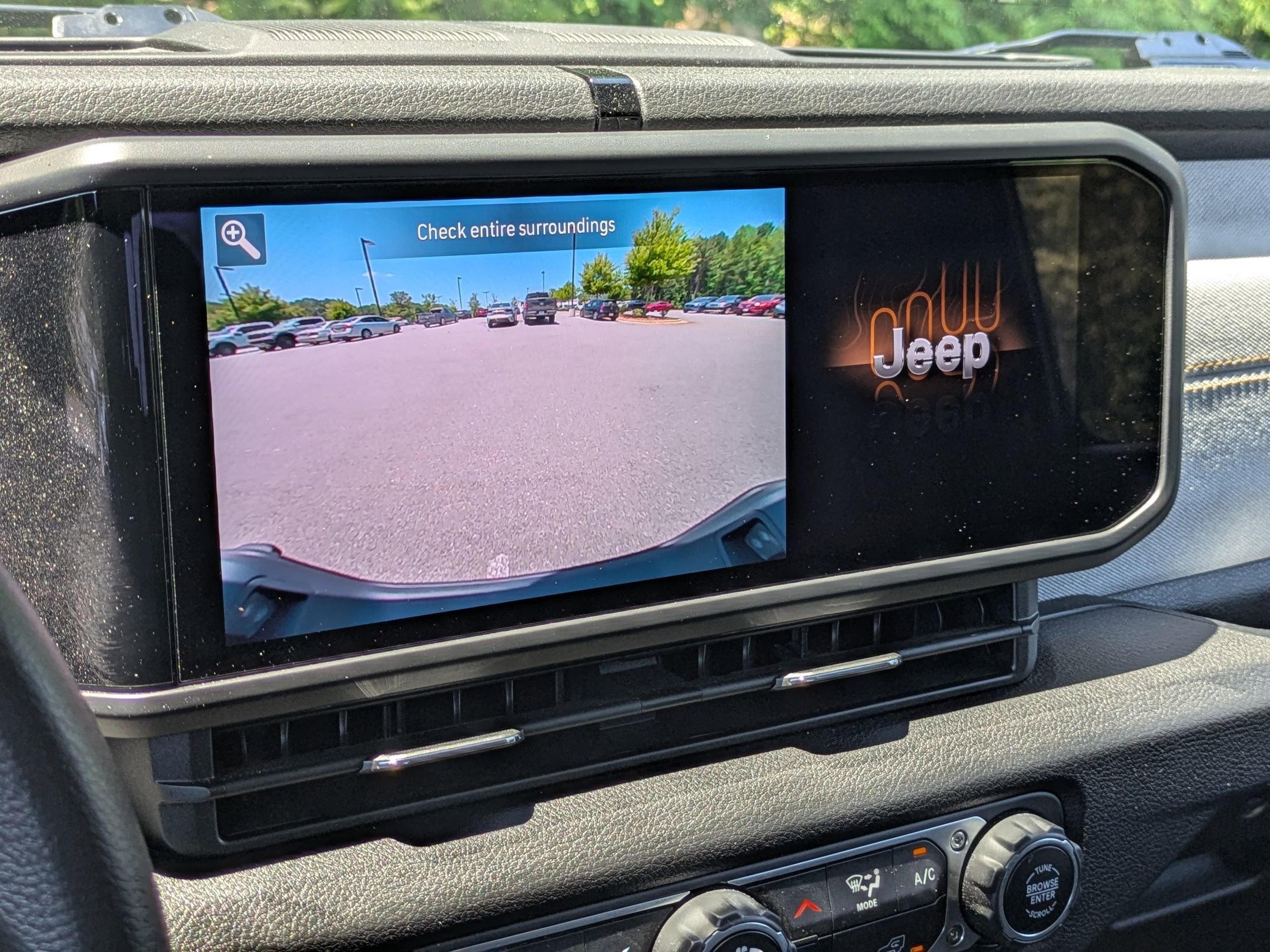 Used 2024 Jeep Gladiator Sport AWD/4WD image 17