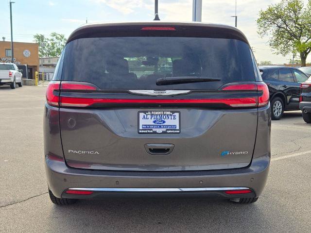 Used 2023 Chrysler Pacifica Touring-L FWD image 13
