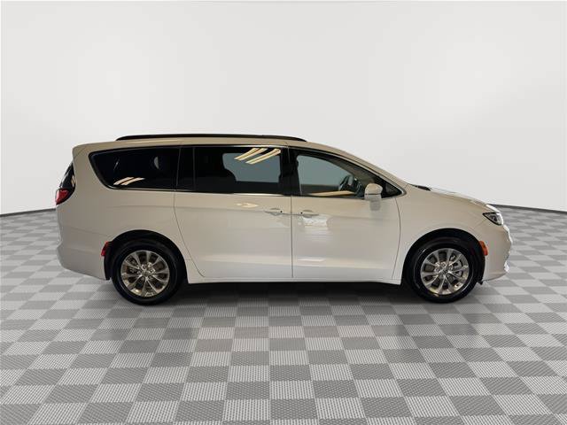 Used 2022 Chrysler Pacifica Touring-L AWD/4WD image 6