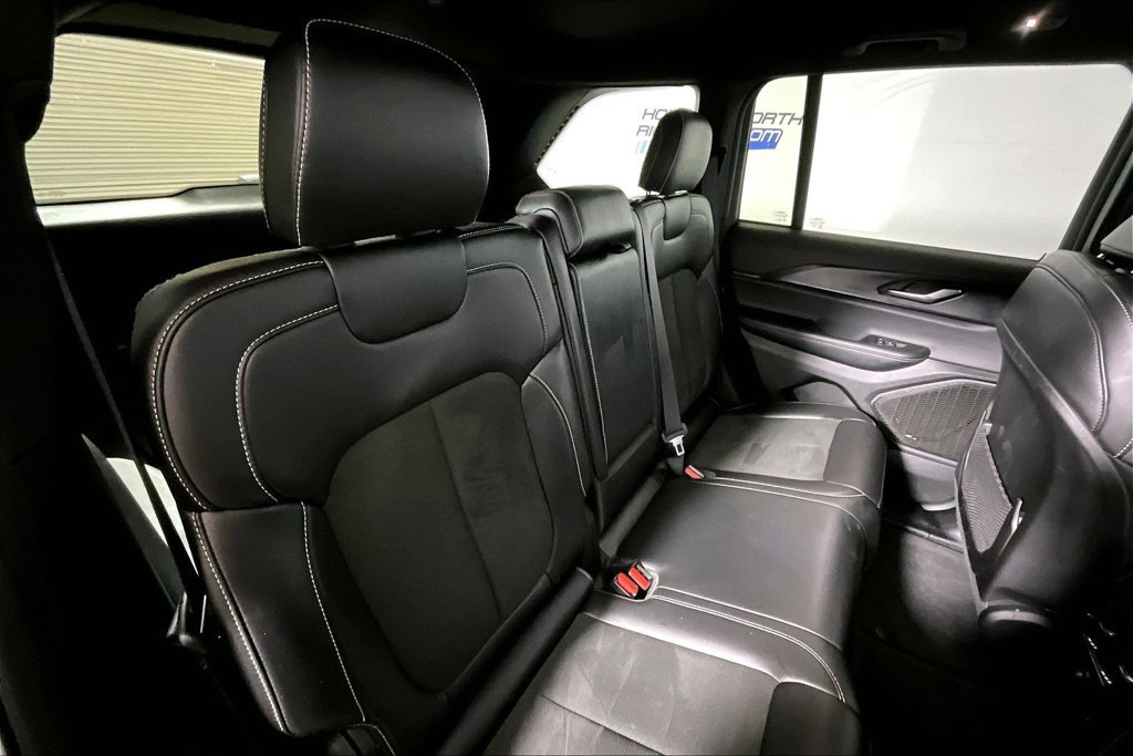 Used 2025 Jeep Grand Cherokee Altitude AWD/4WD image 22