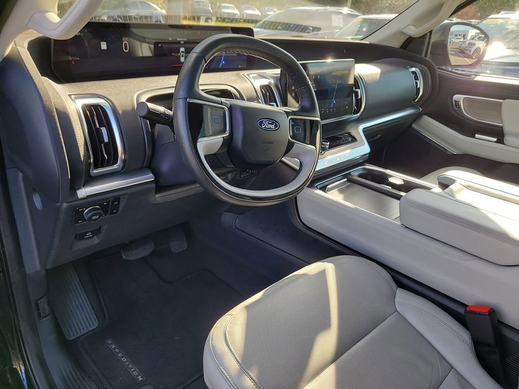 Certified 2025 Ford Expedition Platinum image 19