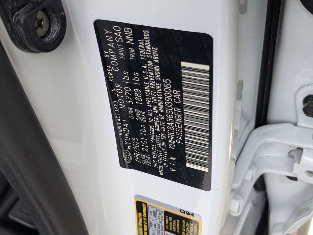 Used 2025 Hyundai Venue Limited image 25