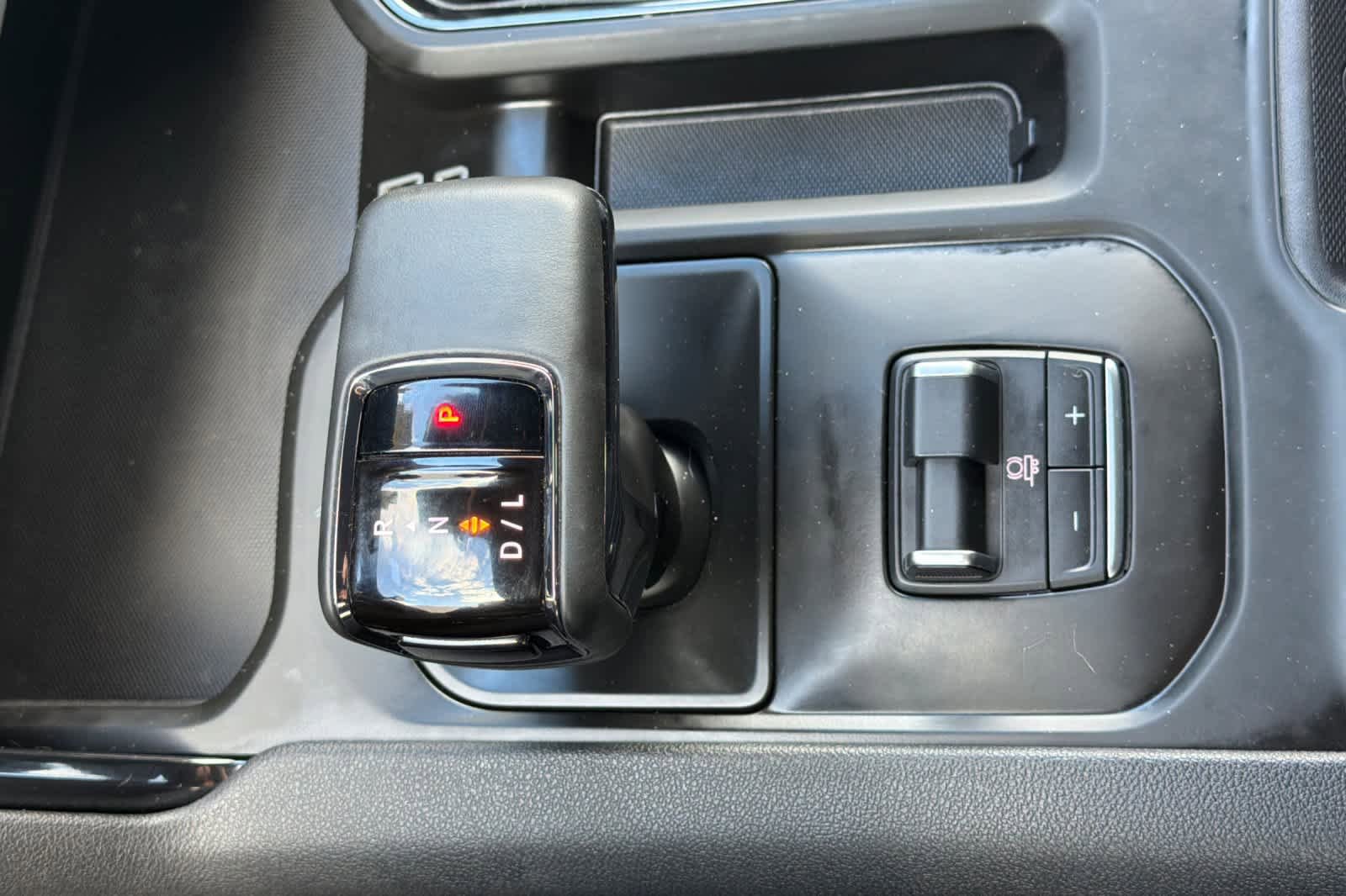 Used 2025 GMC Sierra 1500 AT4 w/ Technology Package AWD/4WD image 20